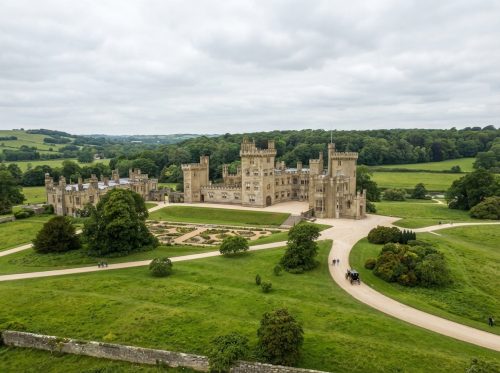 Castle_estate_seen_from_hill_202608161048