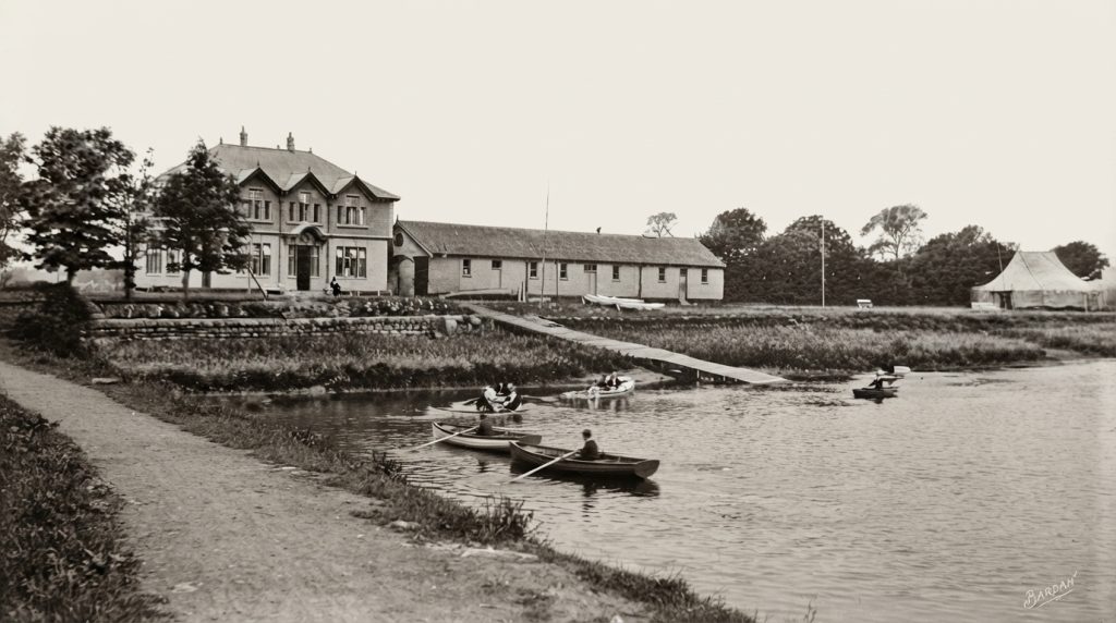 Riverbank_lines_leading_eye_Lime_202607100240