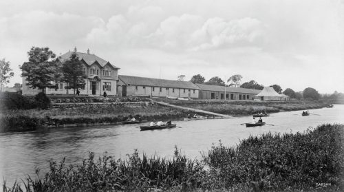 Building_complex_river_boats_Lim_202607100240-1