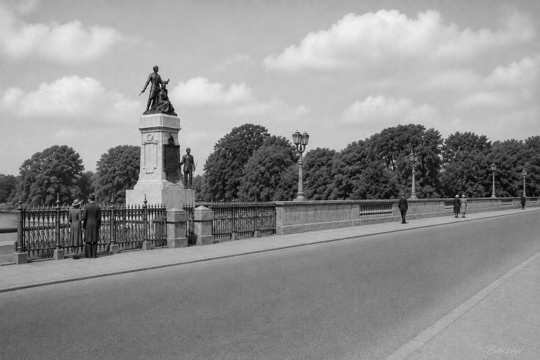 Memorial 1940s